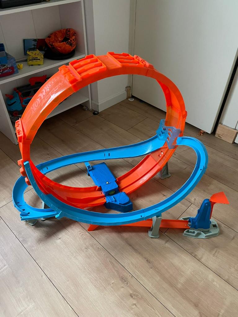 weinig mee gespeeld, Hot Wheels action wevelende looping, Kinderen en Baby's, Speelgoed | Racebanen, Ophalen of Verzenden, Hot Wheels
