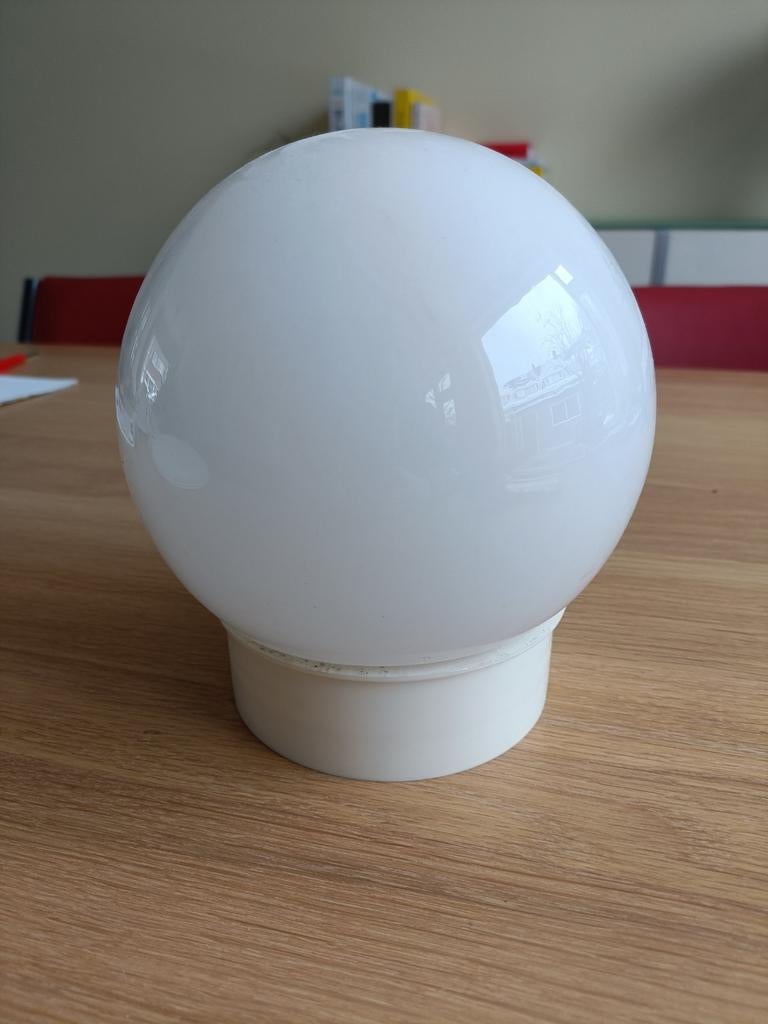 Plafondlamp bollamp melkglas, Ophalen