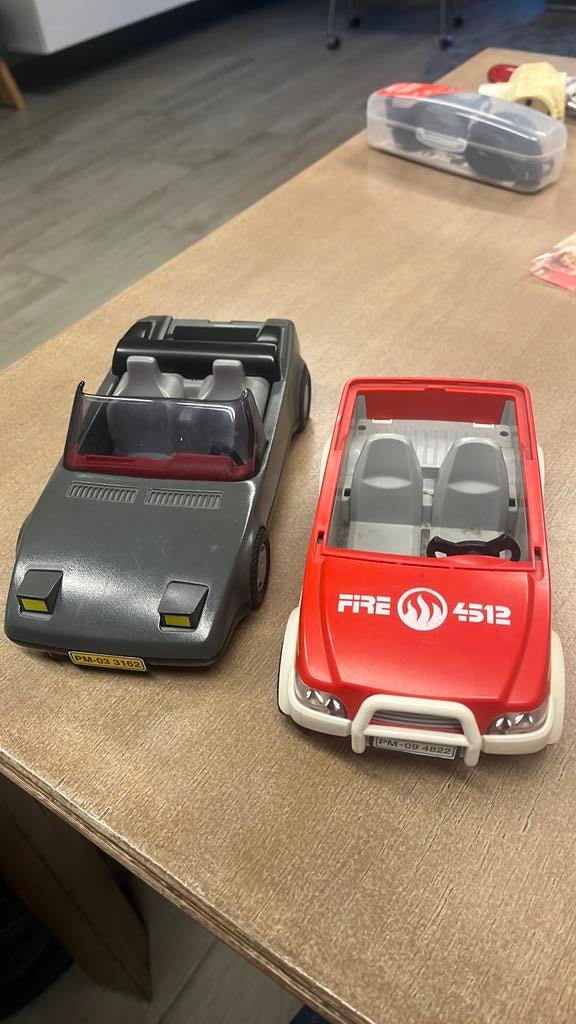 2 playmobil auto’s + 2 poppetjes, Ophalen of Verzenden, Gebruikt, Overige merken