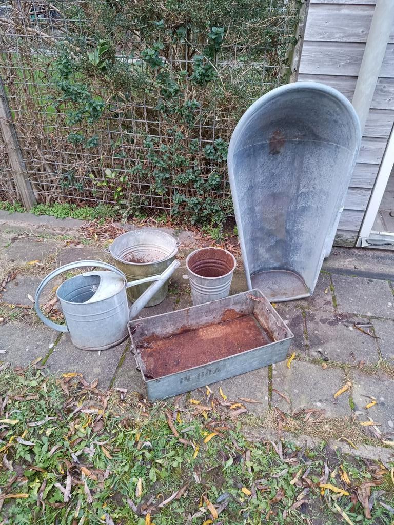 Lot zinken attributen, gieter, teil of bad, emmer, bloempot, Ophalen, Gebruikt