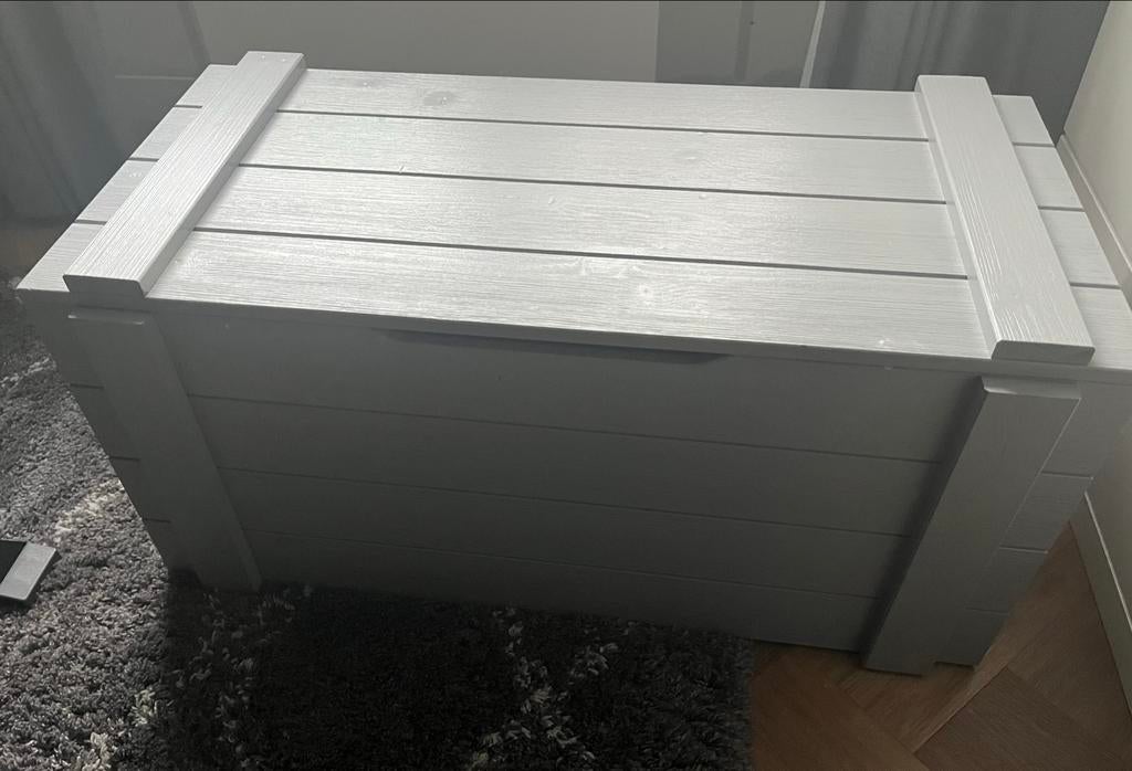 Woood Dennis Speelgoedkist - Betongrijs, Huis en Inrichting, Woonaccessoires | Kisten, Ophalen, 50 tot 100 cm, Zo goed als nieuw