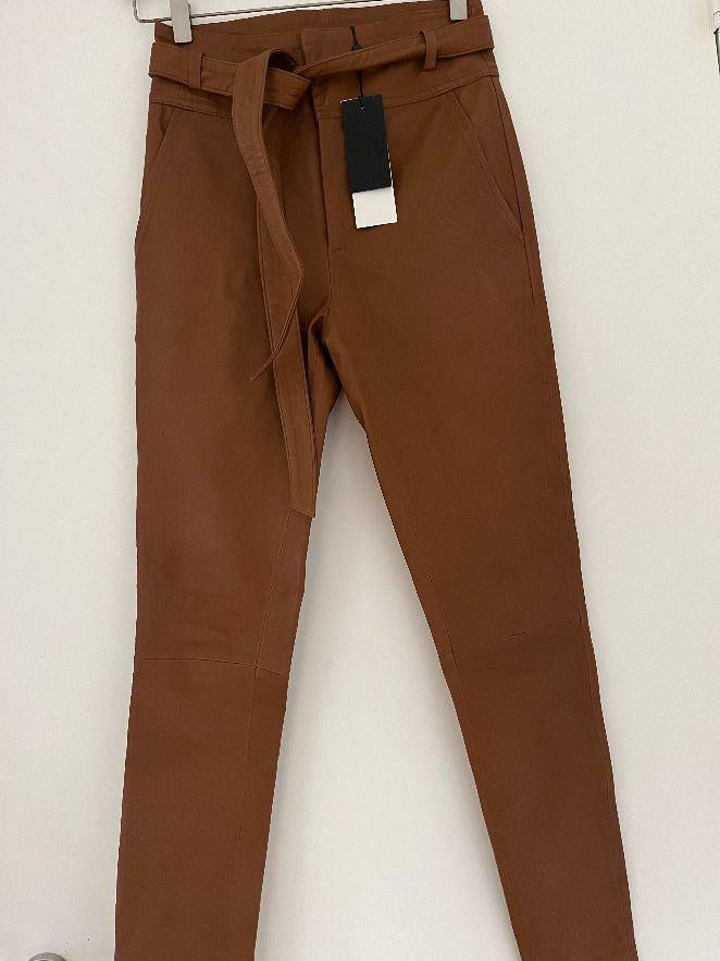 DNA Nieuw leren broek Suite Enes 0 / 34 incl. kaartjes, DNA, Nieuw, Ophalen of Verzenden, Maat 34 (XS) of kleiner