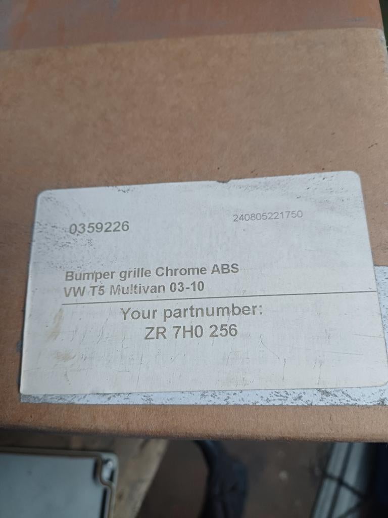 Chrome Bumper Grill VW T5 Multivan, Auto-onderdelen, Ophalen of Verzenden, Voor, Volkswagen, Bumper