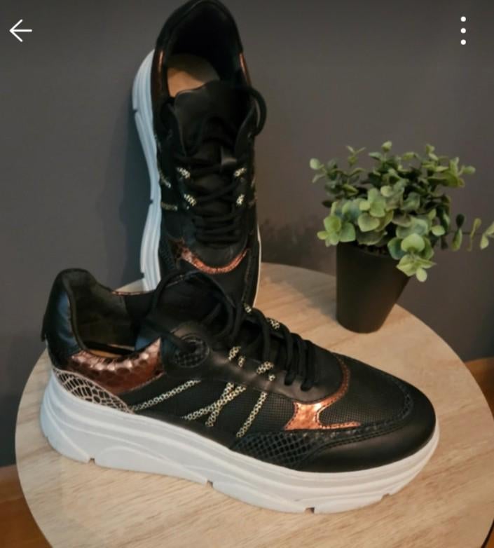 Omoda sneakers mt 40, Ophalen of Verzenden, Zo goed als nieuw, Zwart, Sneakers of Gympen