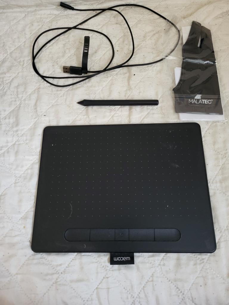 Wacom Intuos tekentablet met pen, kabel en hanschoentje, Computers en Software, Tekentablets, Ophalen, Zo goed als nieuw