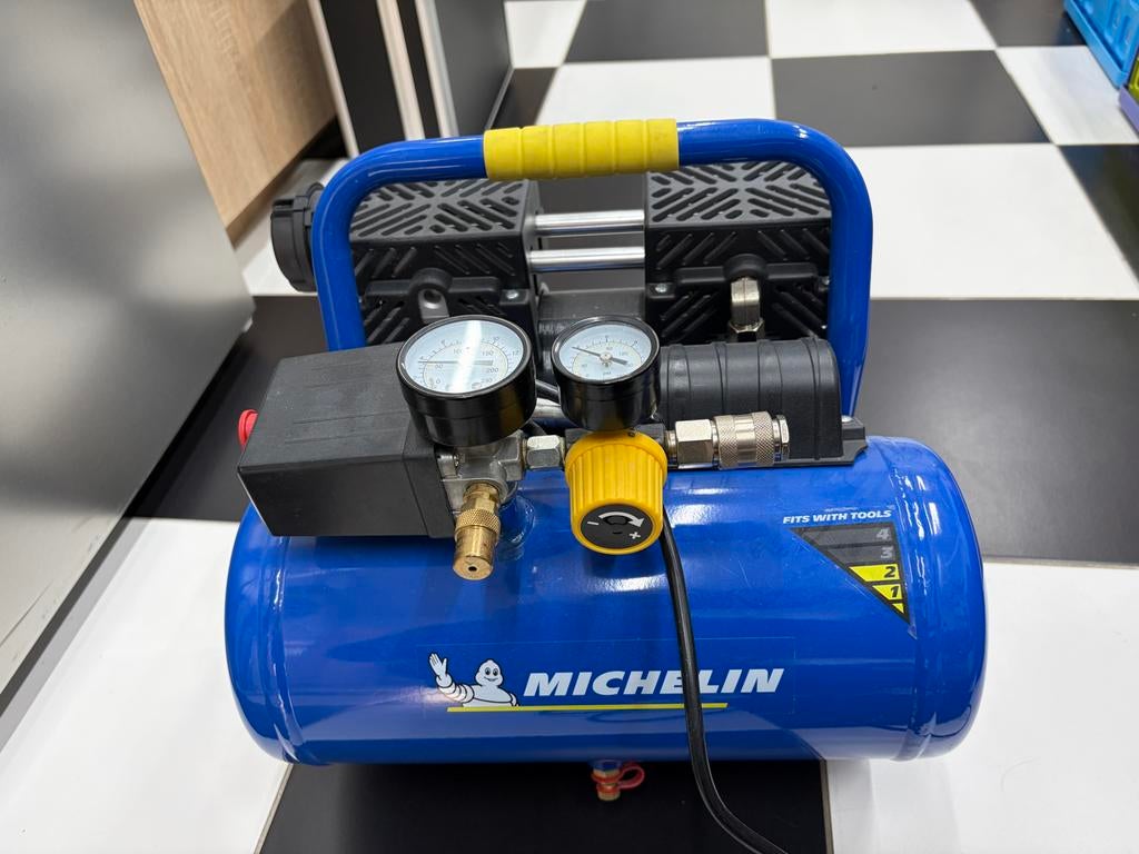 Michelin MX 6-1 low noise compressor 6 liter, Doe-het-zelf en Verbouw, Compressors, Gebruikt, 6 tot 10 bar, Ophalen of Verzenden