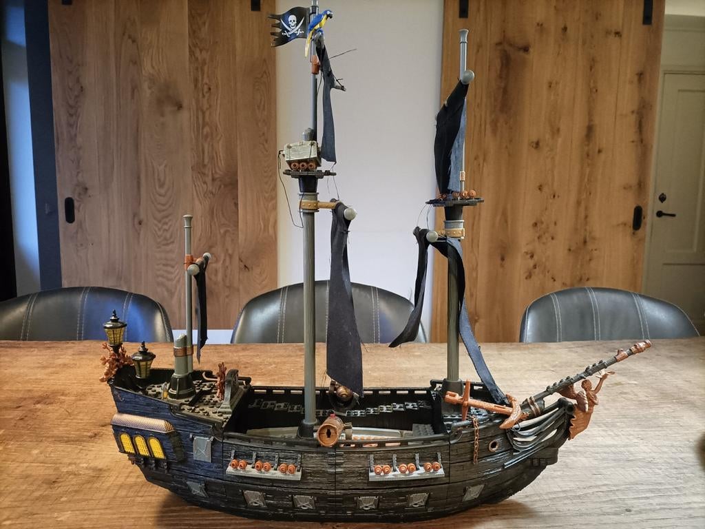 Vintage Pirates of the carribean boot of schip. 2006, Antiek en Kunst, Antiek | Speelgoed, Ophalen