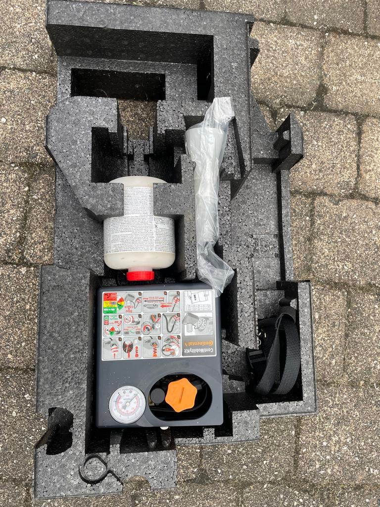 Volvo V40 Kofferbak inzetstuk met Continental compressor, Ophalen of Verzenden, Gebruikt, Universele onderdelen