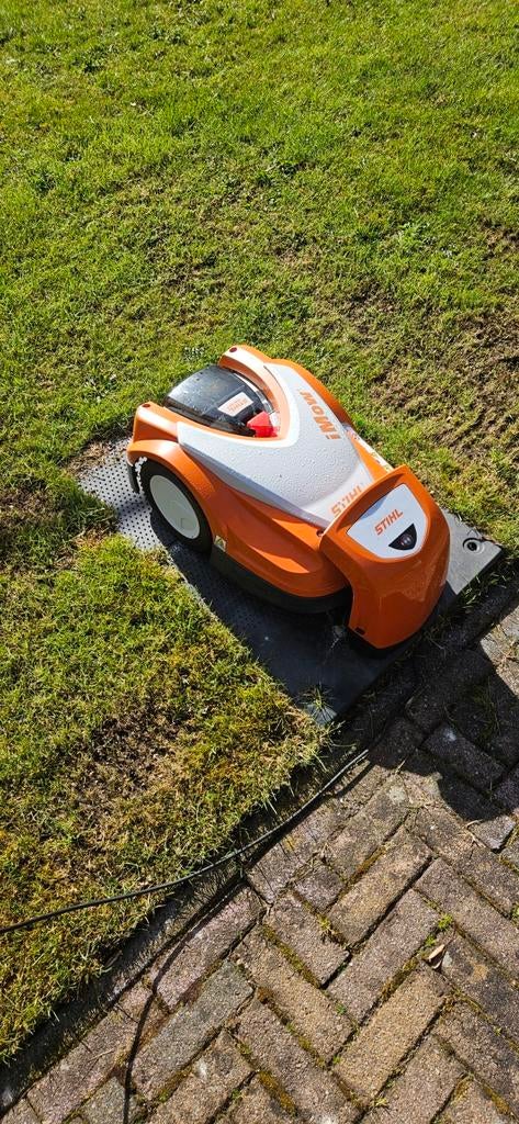 Stihl robotmaaier RMI 422 met thuisstation, Ophalen, Gebruikt, 20 tot 25 cm, STIHL