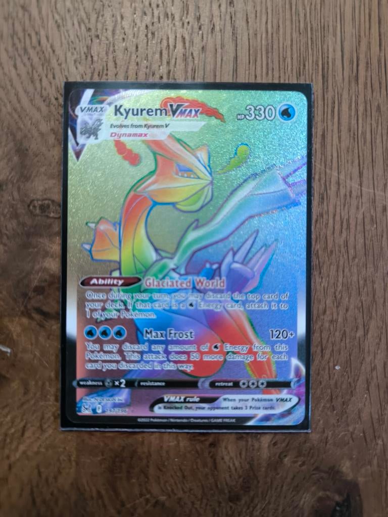 Kyurem VMAX Pokémon kaart 197/196, Ophalen of Verzenden, Zo goed als nieuw