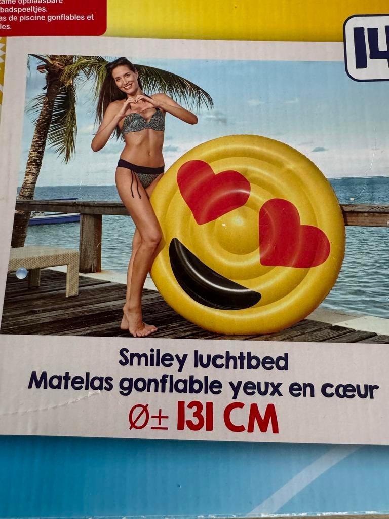Smiley luchtbed met hartjesogen - Ø 131 cm, Ophalen of Verzenden, Nieuw, 1-persoons