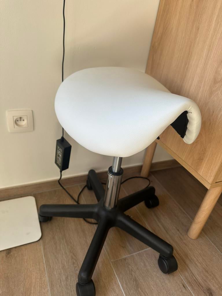 Salon kruk verstelbaar, Huis en Inrichting, Krukjes, Ophalen, In hoogte verstelbaar, Nieuw, Kunststof