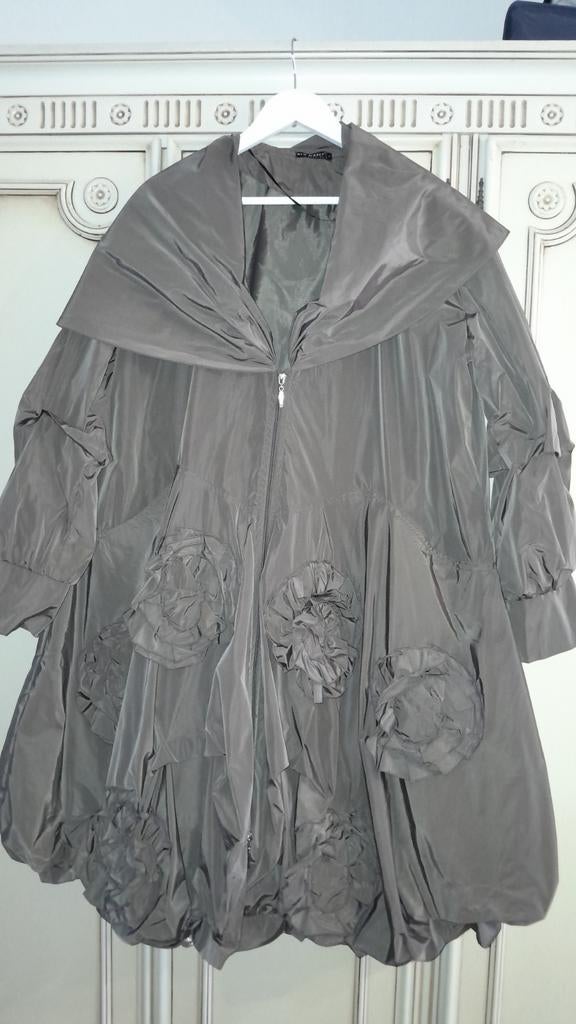 Nieuwe bruine jas met applicaties maat 54-56, Kleding | Dames, Grote Maten, Ophalen of Verzenden, Nieuw, Bruin, Jas of Mantel