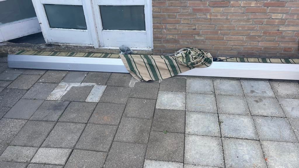 Gratis zonnenscherm, 150 tot 300 cm, Ophalen of Verzenden, Zo goed als nieuw, Knikarmscherm