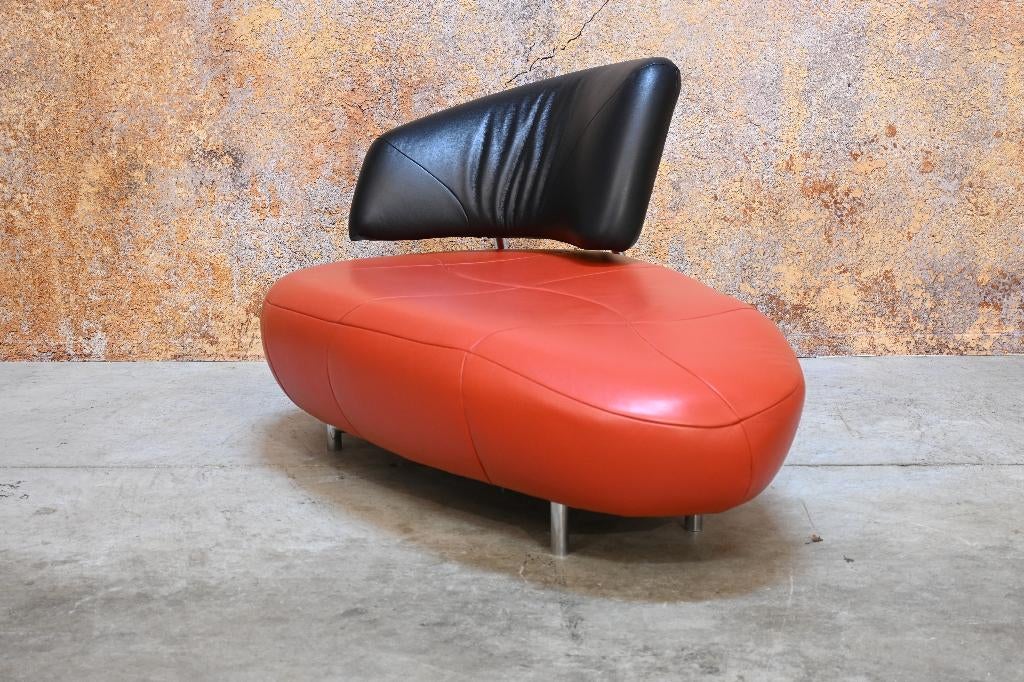 ZGANieuw rood zwarte leren Leolux Kikko design chaise longue, Leolux, 100 tot 125 cm, Leer, Ophalen of Verzenden