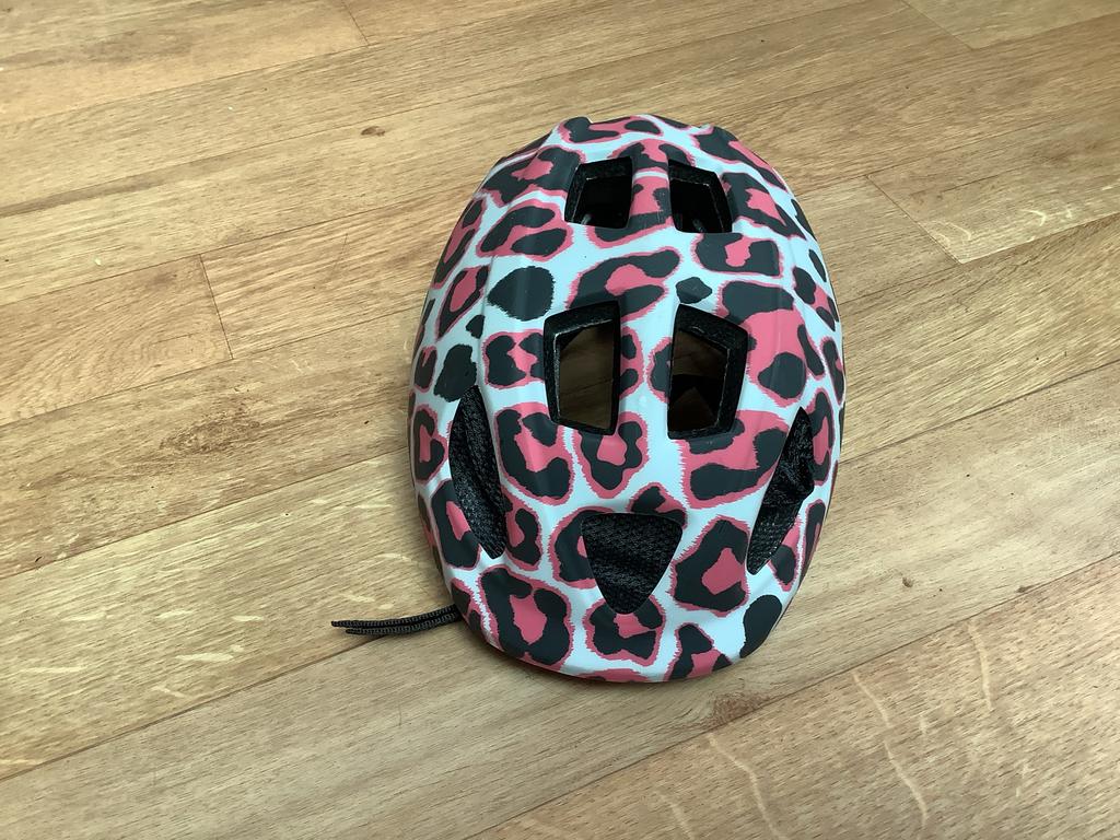Kinderhelm met panterprint, Fietsen en Brommers, Ophalen of Verzenden, Gebruikt, Overige maten, Jongen of Meisje
