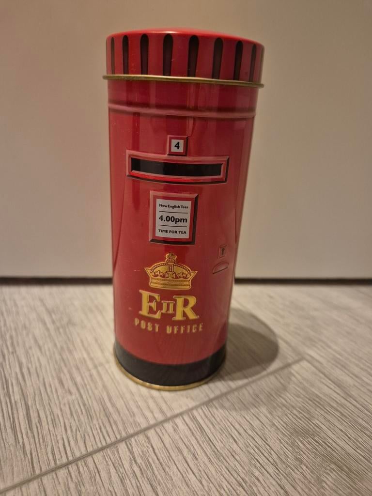 Spaarpot blikje in de vorm van een Engelse brievenbus, Ophalen of Verzenden, Gebruikt, Metaal of Blik, Object of Gebouw