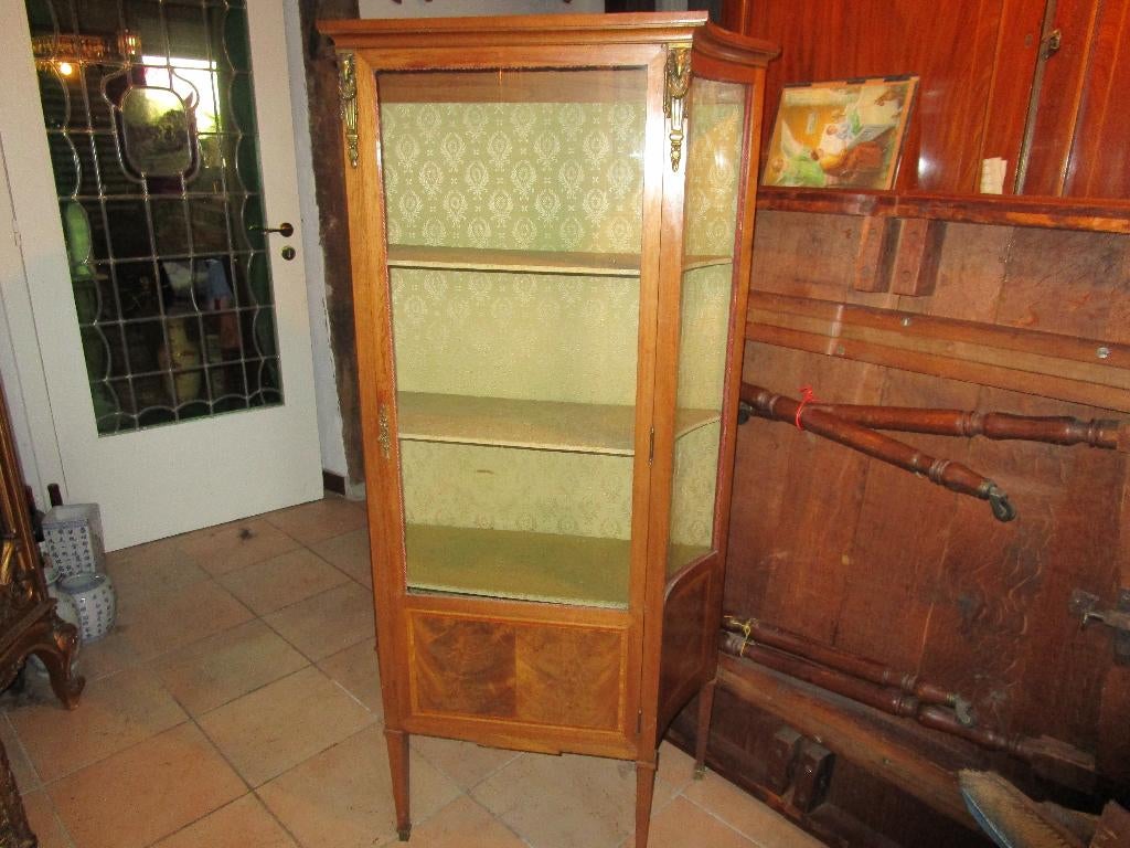 vitrinekast Louis XVI stijl, Ophalen