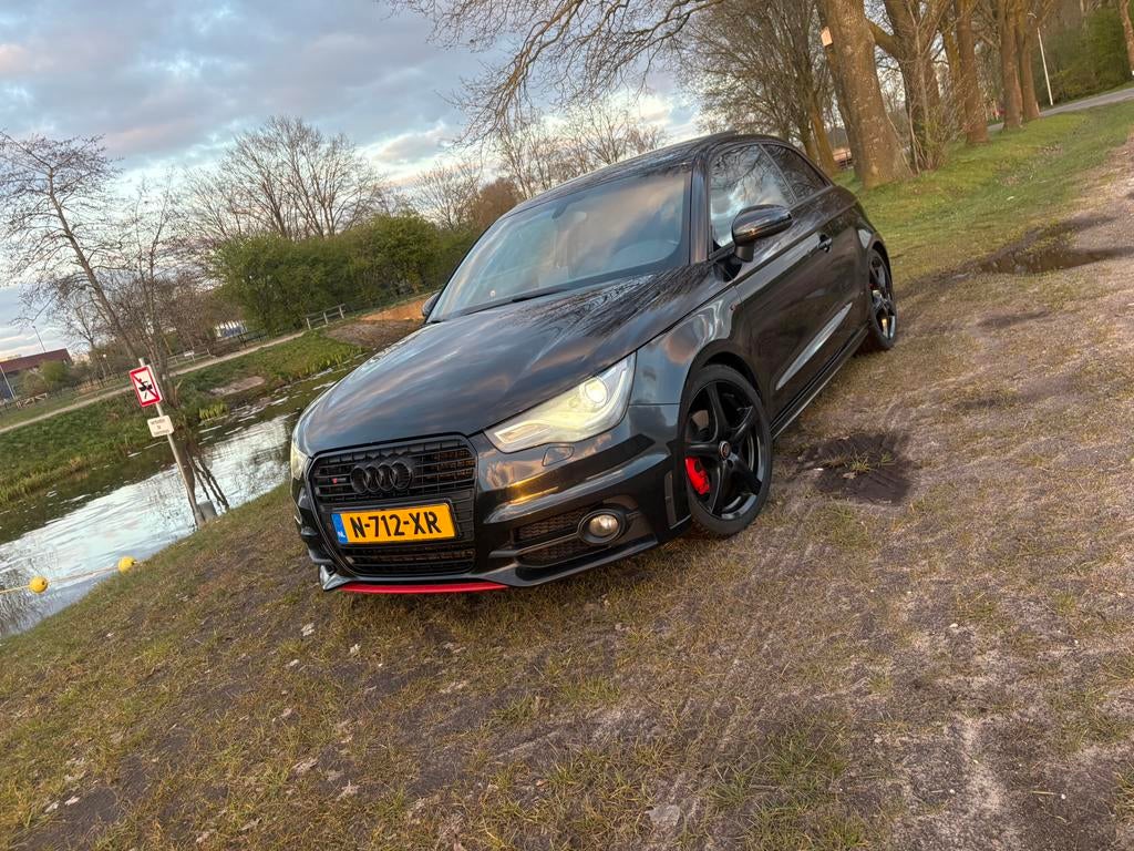 Audi A1 3x Sline PANO Fulloption applecarplay, 1165 kg, 4 stoelen, Zwart, 630 kg