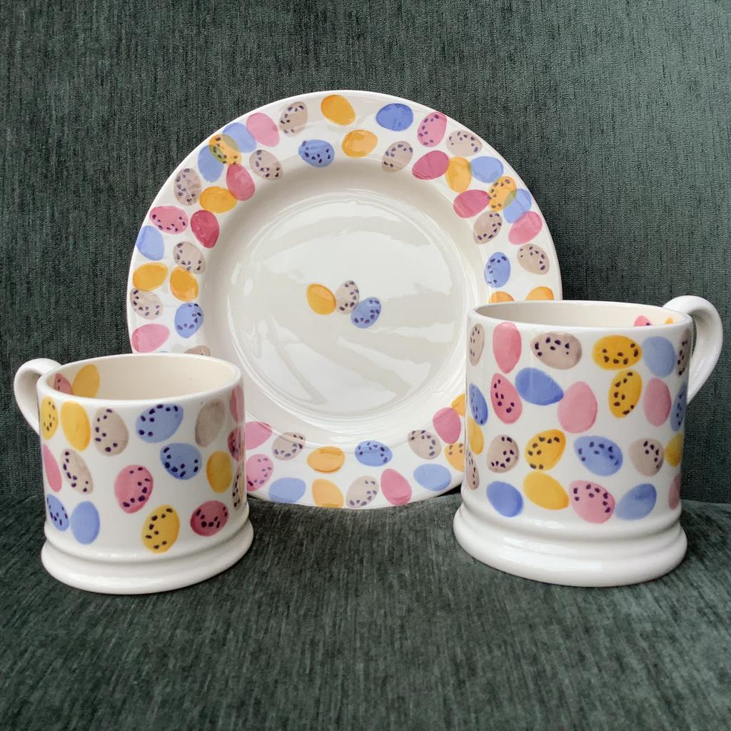 Emma Bridgewater- servies- MINI EGGS 🐣 Mugs+ Plate- Nieuw!, Nieuw, Ophalen of Verzenden, Overige stijlen, Kop(pen) en/of Schotel(s)