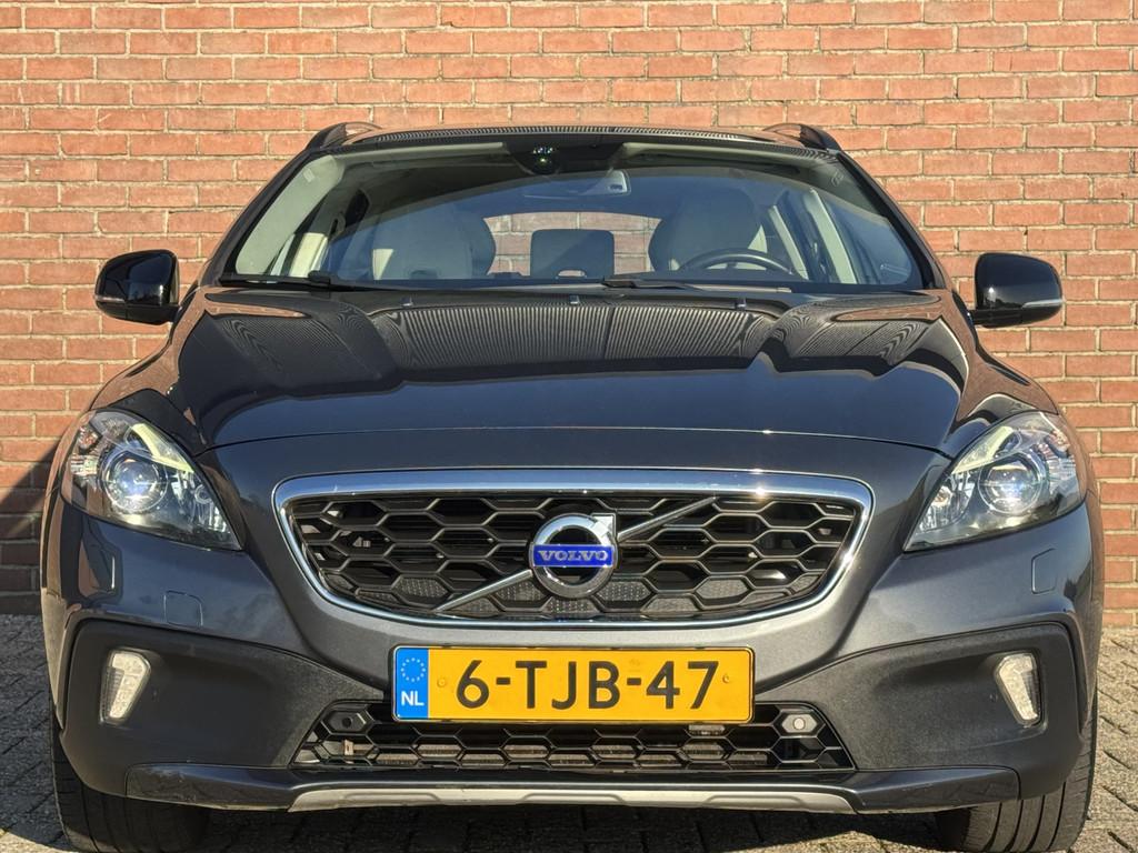 Volvo V40 Cross Country 1.6 D2 SUMMUM | NL-AUTO! | LEDER!, Auto's, Voorwielaandrijving, Euro 5, Gebruikt, 4 cilinders