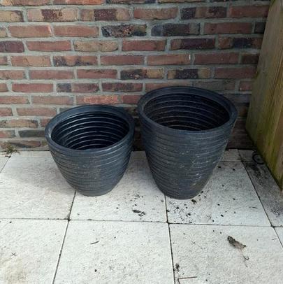 2x Mooie bloempot te koop, kunststof!, Ophalen, Kunststof, Gebruikt, Rond