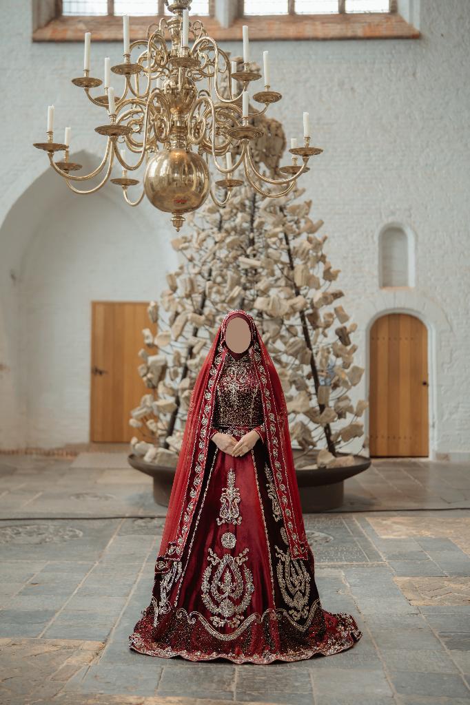 Bindalli Henna jurk (hijabi) + boeket + sluier – maat 38/40, Trouwjurk, Ophalen of Verzenden, Zo goed als nieuw, Handgemaakt