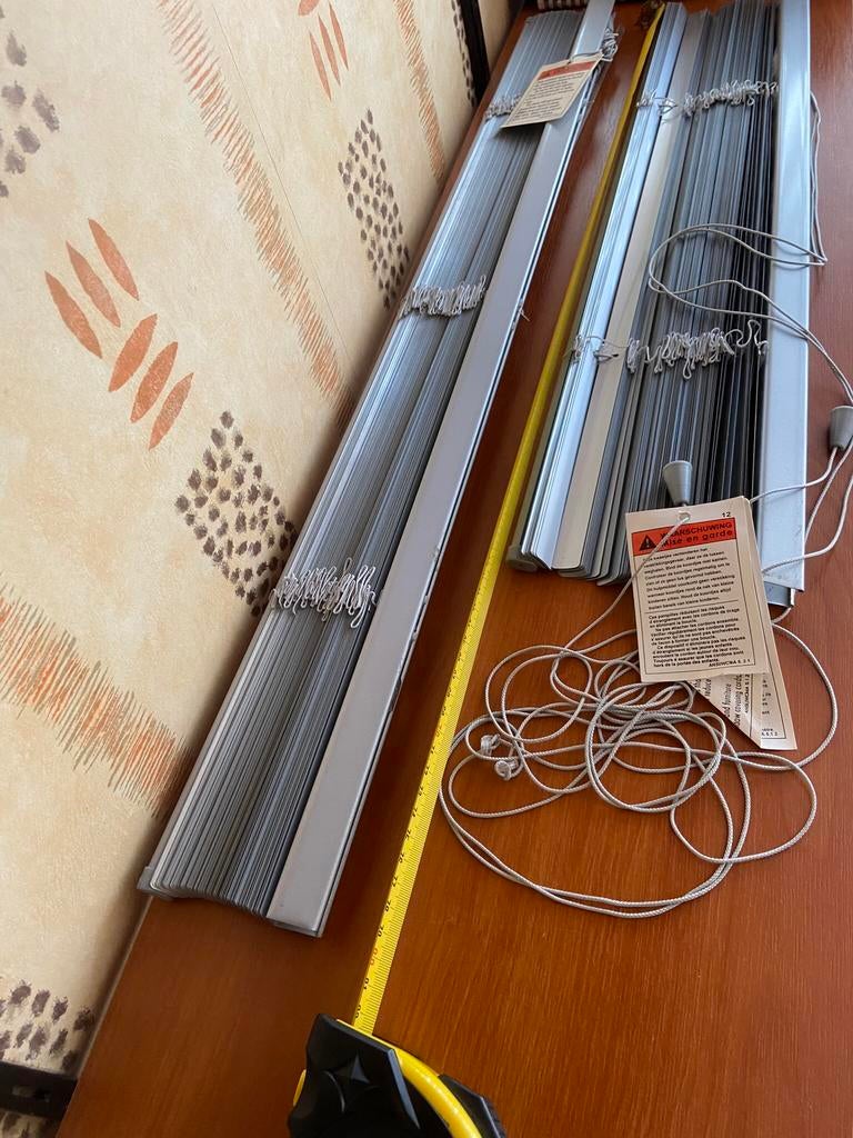 2 stuks Jaloezie/ luxaflex aluminium 60&80 cm gordijnen, Ophalen of Verzenden, Zo goed als nieuw, Minder dan 100 cm