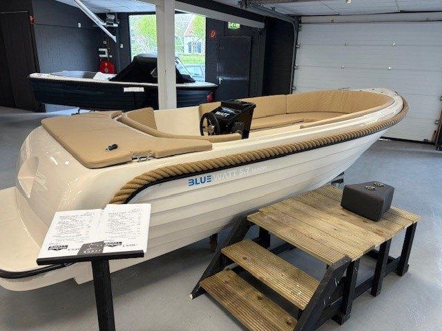 Gentle 570 Tender vaarklaar, Watersport en Boten, Sloepen, Ophalen, 10 tot 30 pk, Nieuw, Info@q-fiber.pl