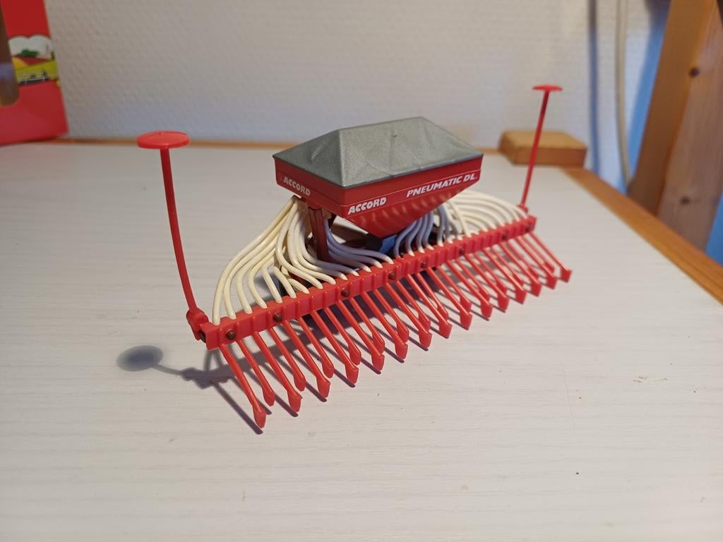 Britains Accord zaaimachine, Ophalen of Verzenden, Zo goed als nieuw, Tractor of Landbouw, Britains