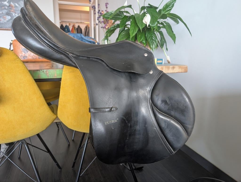 Passier springzadel 17,5 wide, Dieren en Toebehoren, Paarden en Pony's | Zadels, Gebruikt, Springen, Ophalen of Verzenden