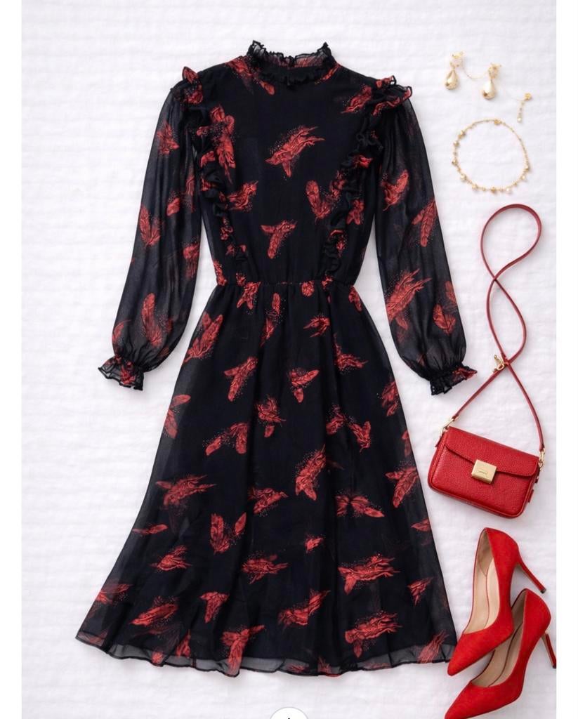 Stijlvolle Zwarte Midi Jurk met Rode Print - Maat S, Kleding | Dames, Jurken, Zo goed als nieuw, Maat 36 (S), Zwart, Onder de knie