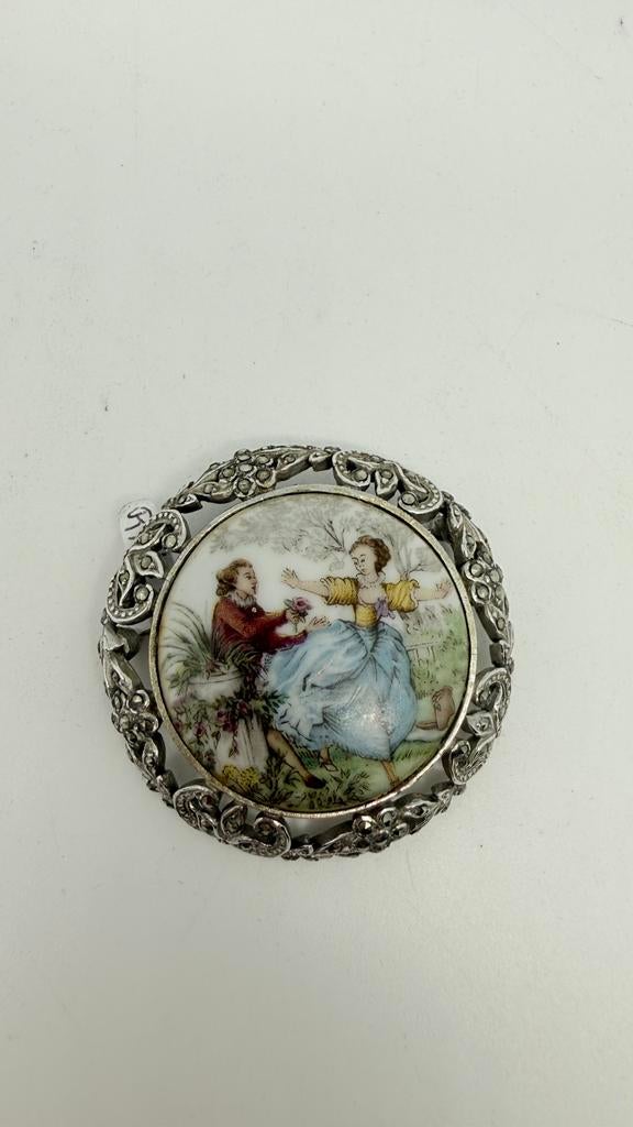 Oude verzilverde Limoge porseleinen broche., Sieraden, Tassen en Uiterlijk, Antieke sieraden, Verzenden, Overige materialen, Broche
