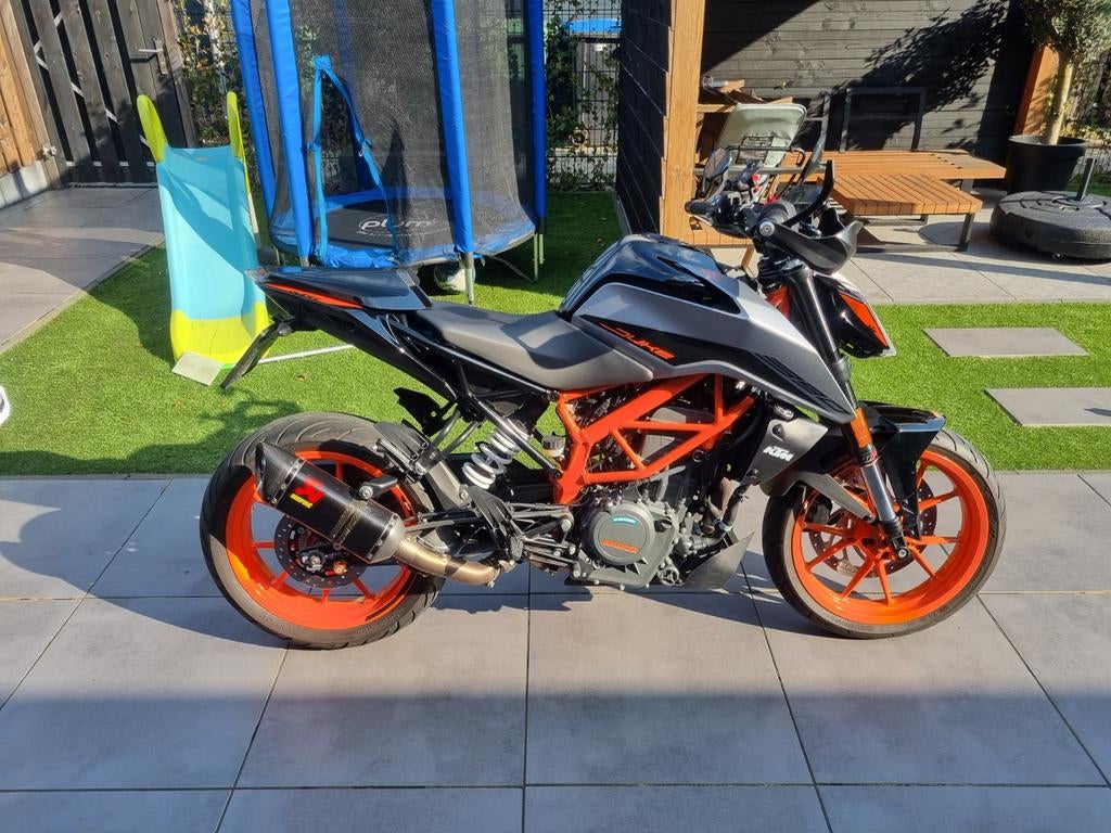 KTM 390 Duke 3700 km nieuwstaat Akrapovic