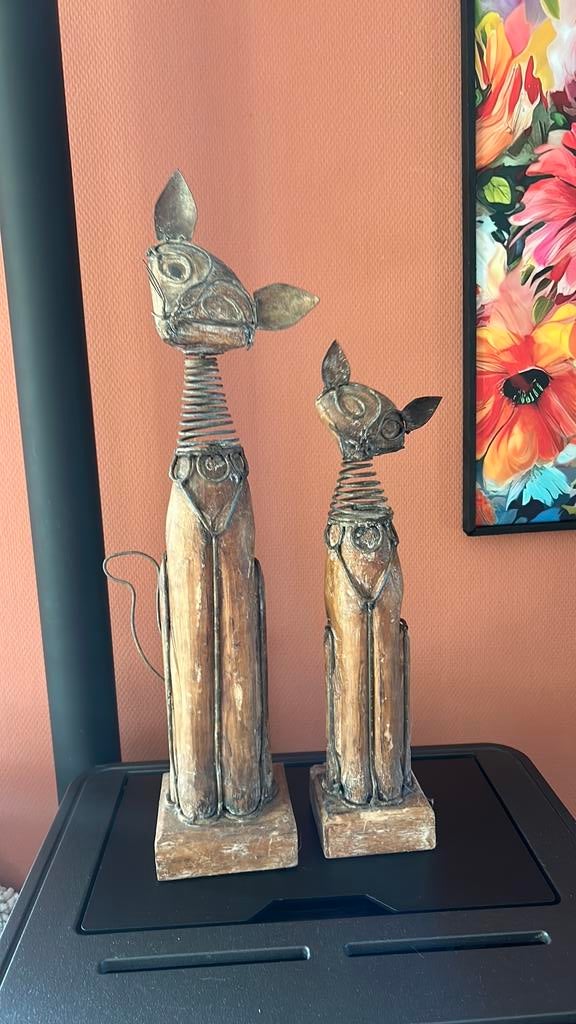 2 houten katten, Antiek en Kunst, Ophalen, Houtsnijwerk, 50 - 100 cm, Bruin