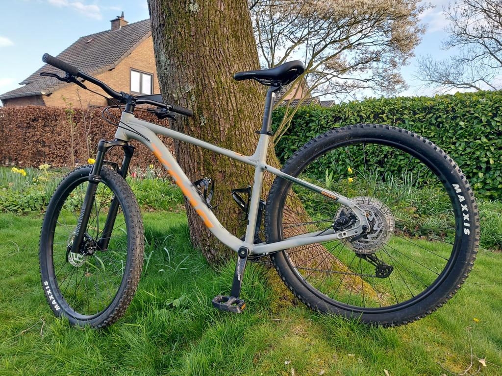 Kona Mahuna mountainbike (NIEUWSTAAT!), Fietsen en Brommers, Fietsen | Mountainbikes en ATB, Hardtail, Ophalen, Zo goed als nieuw