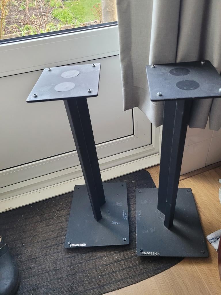 2 gietijzeren stands,  64 cm ..op spikes, Ophalen, Minder dan 60 watt, Overige typen, Overige merken