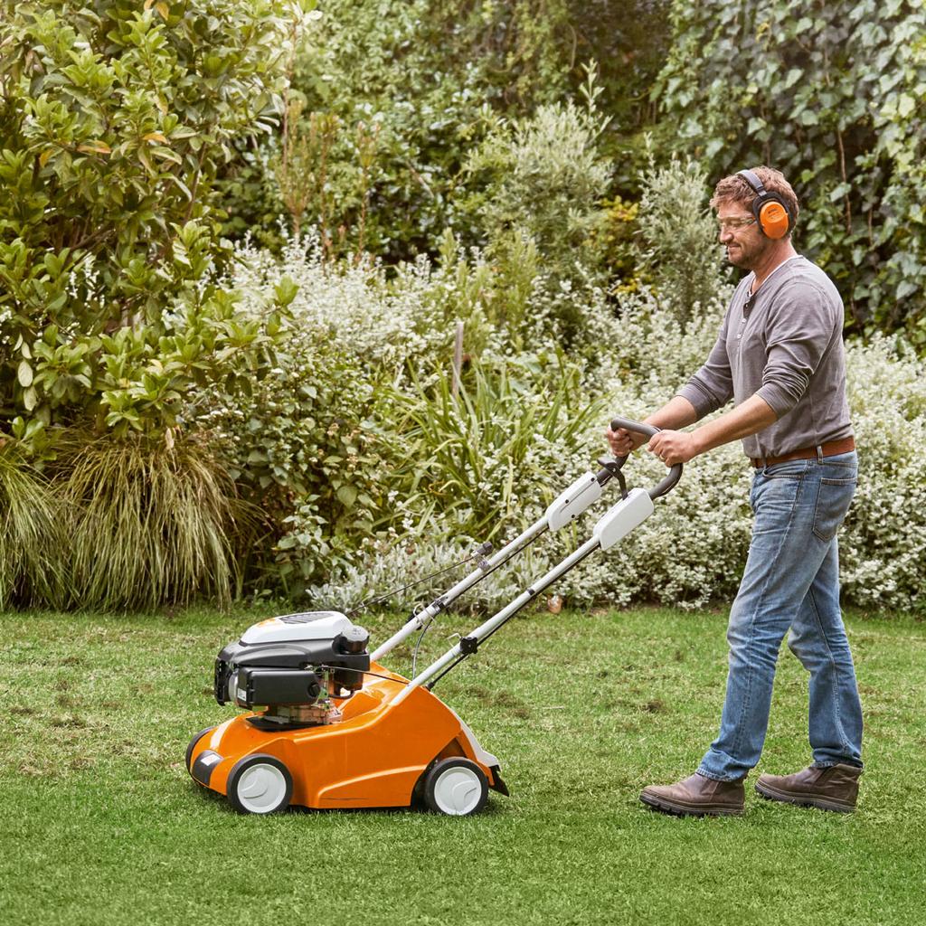 Te Huur: STIHL RL540 Verticuteermachine Inclusief Opvangbak, Ophalen, Zo goed als nieuw, 50 cm of meer