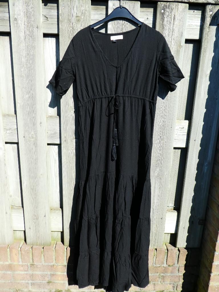 LaDress zwarte maxi jurk gypsy ruches maat XXS/XS ZGAN, Kleding | Dames, Jurken, Verzenden, Zwart, Zo goed als nieuw, Onder de knie