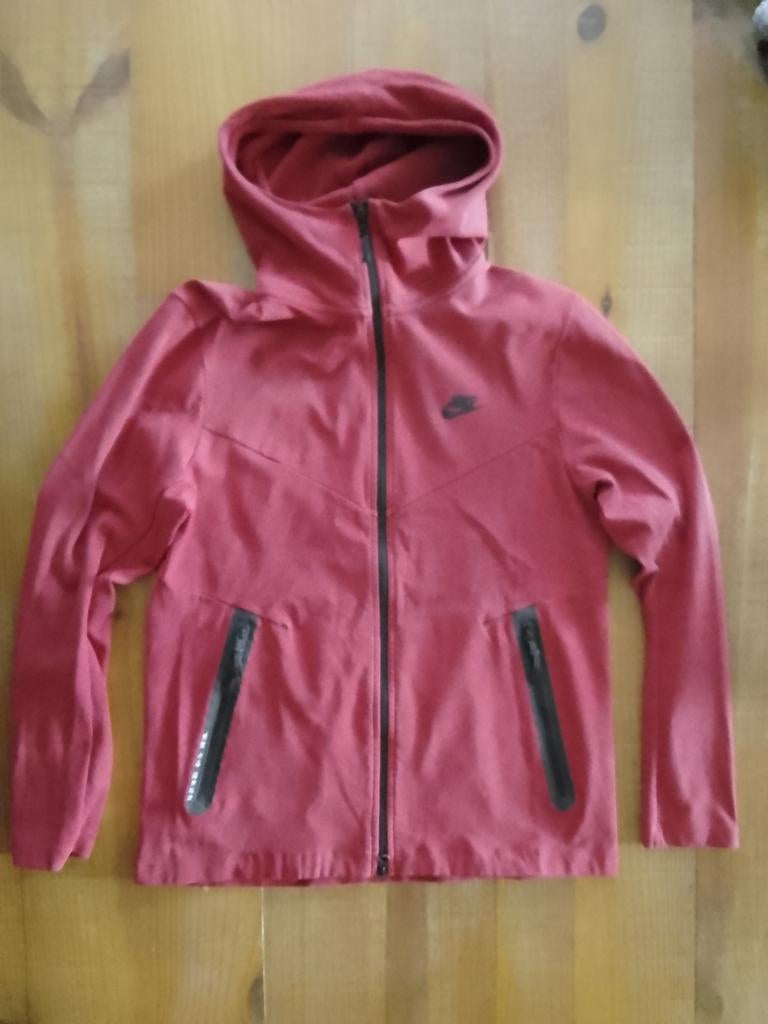 Nike Tech Fleece Maat M rood, Ophalen of Verzenden, Zo goed als nieuw