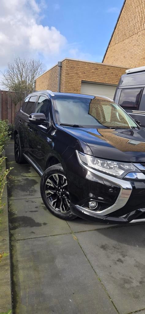 Mitsubishi Outlander 2.0  Phev  4WD, 1998 cc, Outlander, Zwart, 4 cilinders