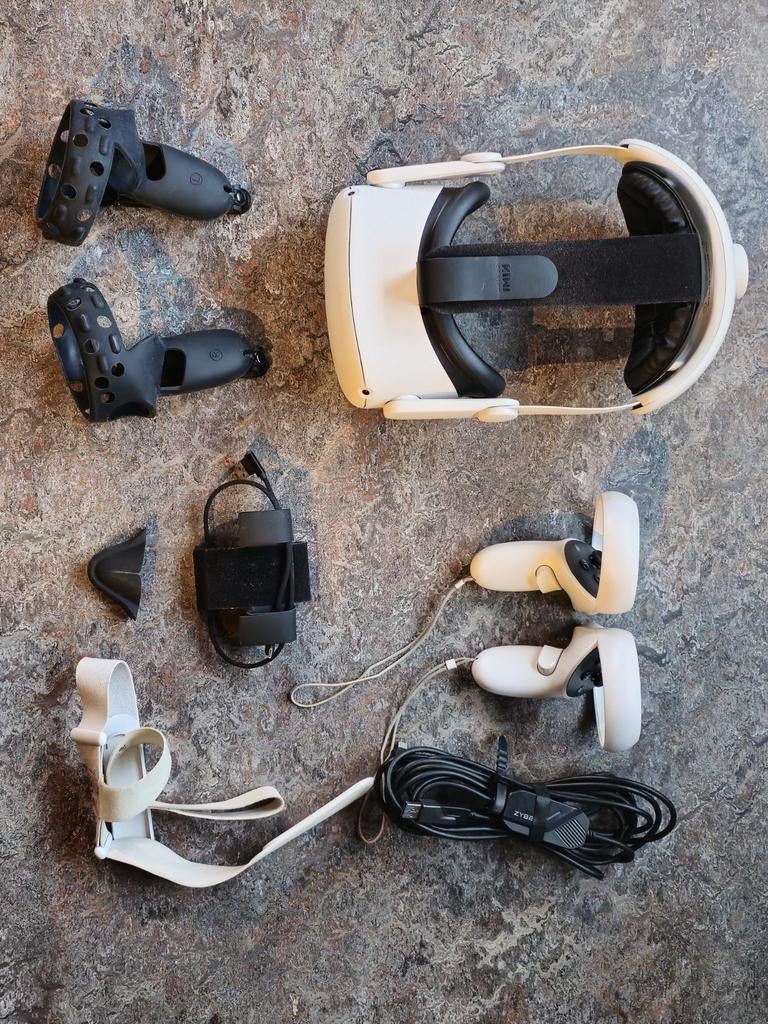 VR bril met controllers en accessoires, Spelcomputers en Games, Virtual Reality, Zo goed als nieuw, Overige platformen, Ophalen of Verzenden