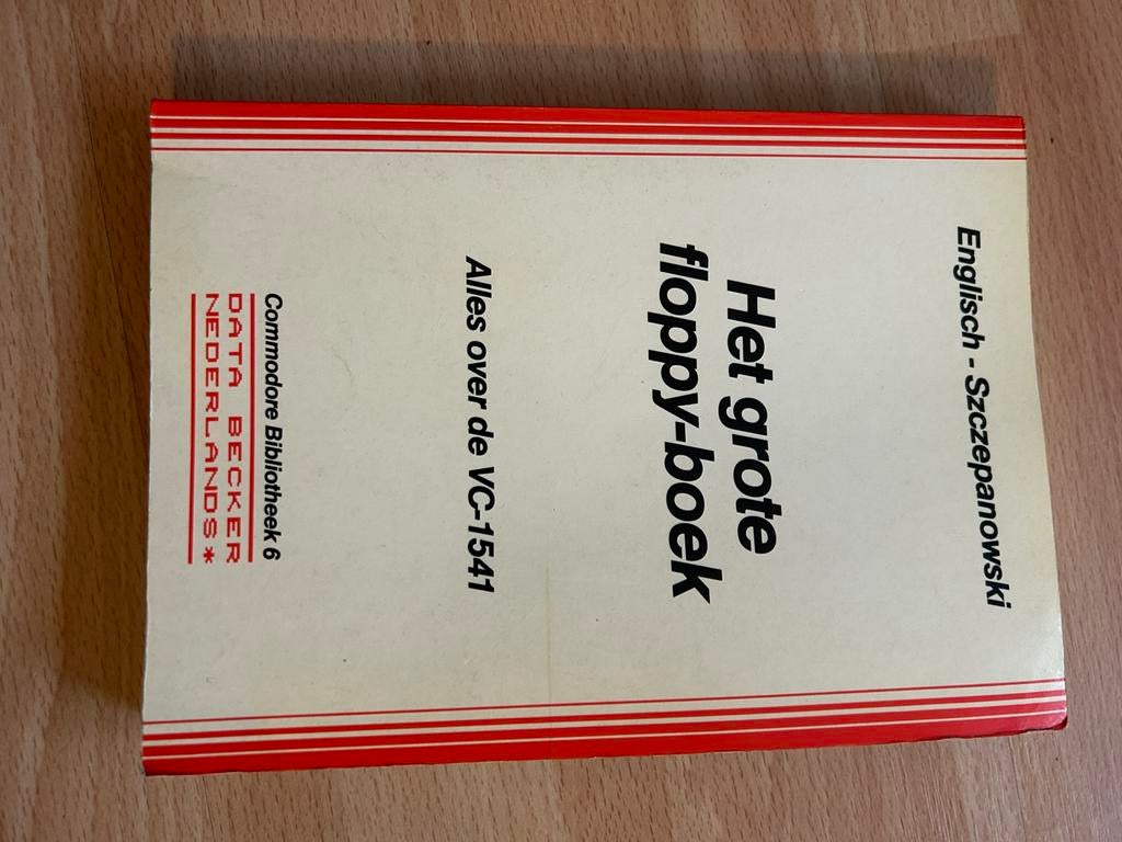 Het grote floppy-boek – Commodore 1541 / C64 – Data Becker, Boeken, Informatica en Computer, Gelezen, Ophalen of Verzenden