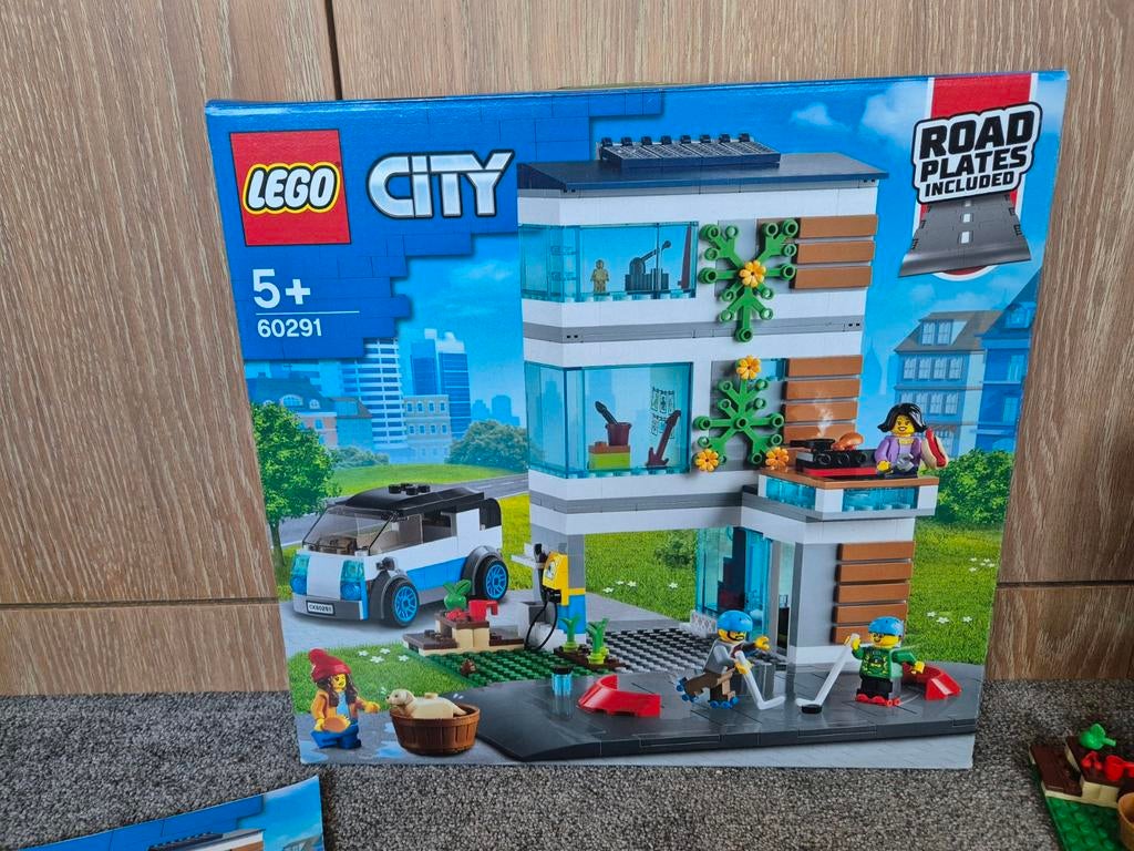 LEGO City 60291 Familiehuis - Compleet met doos en boekje, Ophalen of Verzenden, Zo goed als nieuw, Complete set, Lego