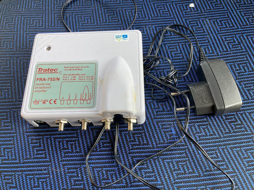 antenneversterker Tratec FRA-725/N, Ophalen of Verzenden, Zo goed als nieuw, Minder dan 2 meter, Coaxiale kabel