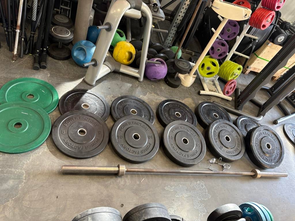 Power factory 155 kg bumperplates met olympische halter, Gebruikt, Met stang, 155 kg, Halterset