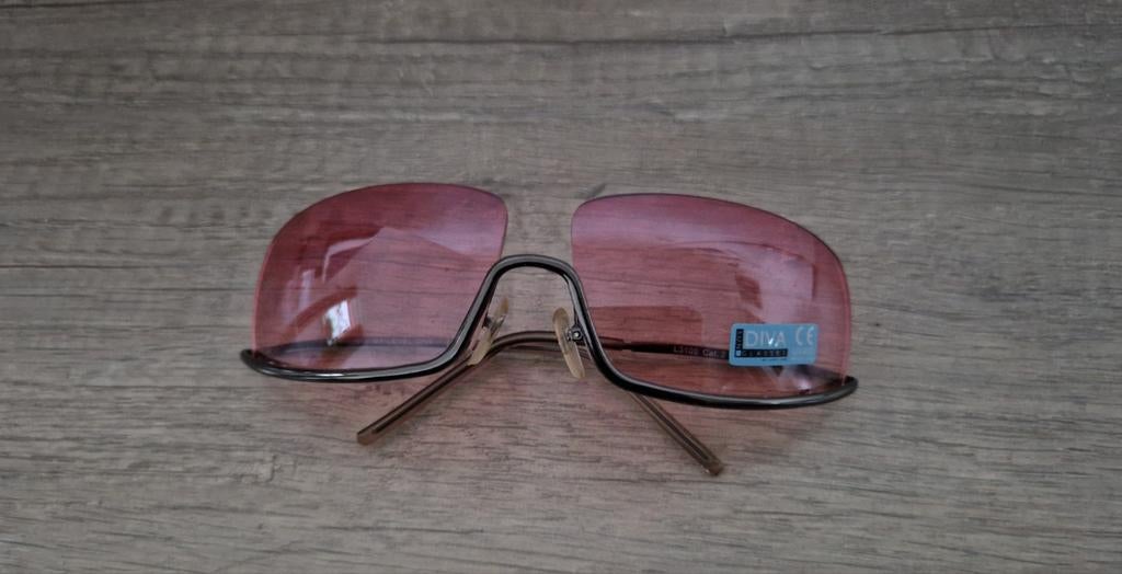 Nieuw zonnebril y2k roze vintage retro diva level one, Ophalen of Verzenden, Zo goed als nieuw, Roze, Overige merken