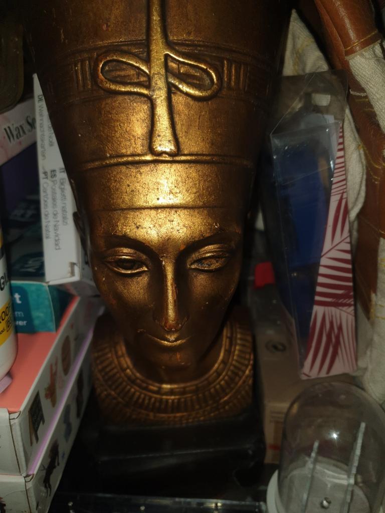 Koningin nefertiti Egyptische buste, Ophalen