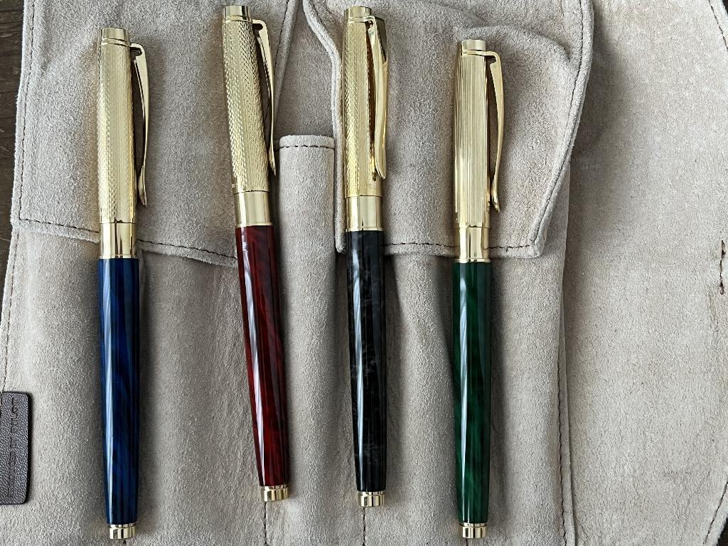 ZEER ZELDZAAM Pelikan Celebry P590 Vulpen Complete Collectie, Verzamelen, Pennenverzamelingen, Overige merken, Met doosje, Ophalen of Verzenden