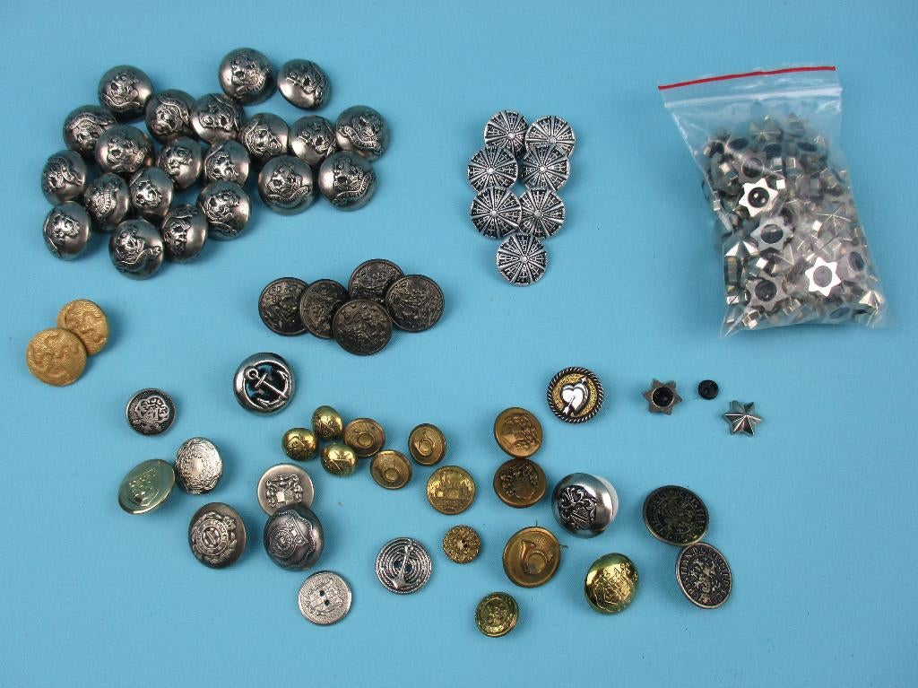 Militaire partij knopen divers, Ophalen of Verzenden, Landmacht, Nederland, Kleding of Schoenen